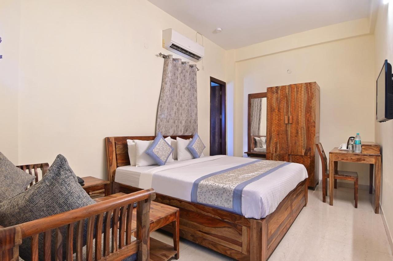 Hotel The York - Couple-Unfriendly Hotel โนอิดา ภายนอก รูปภาพ