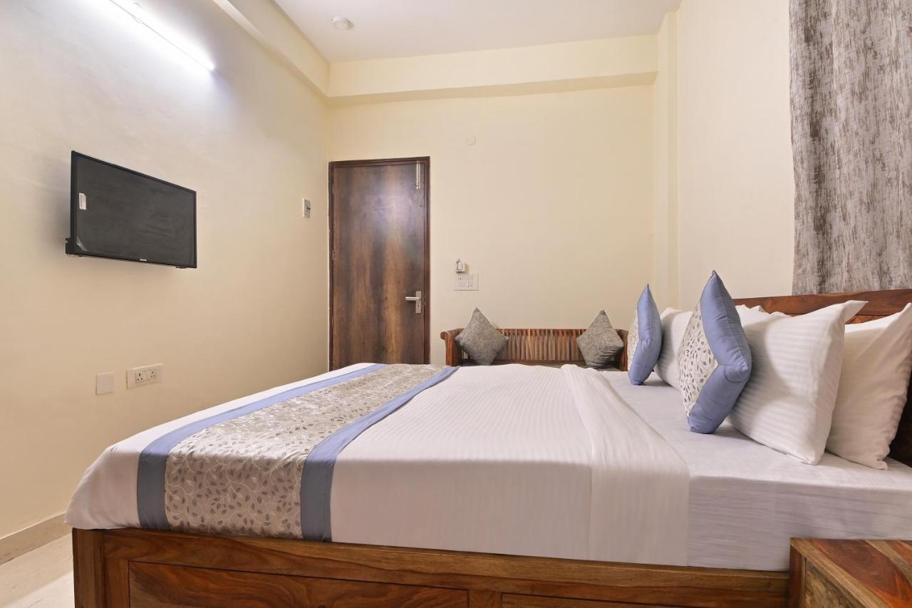 Hotel The York - Couple-Unfriendly Hotel โนอิดา ภายนอก รูปภาพ