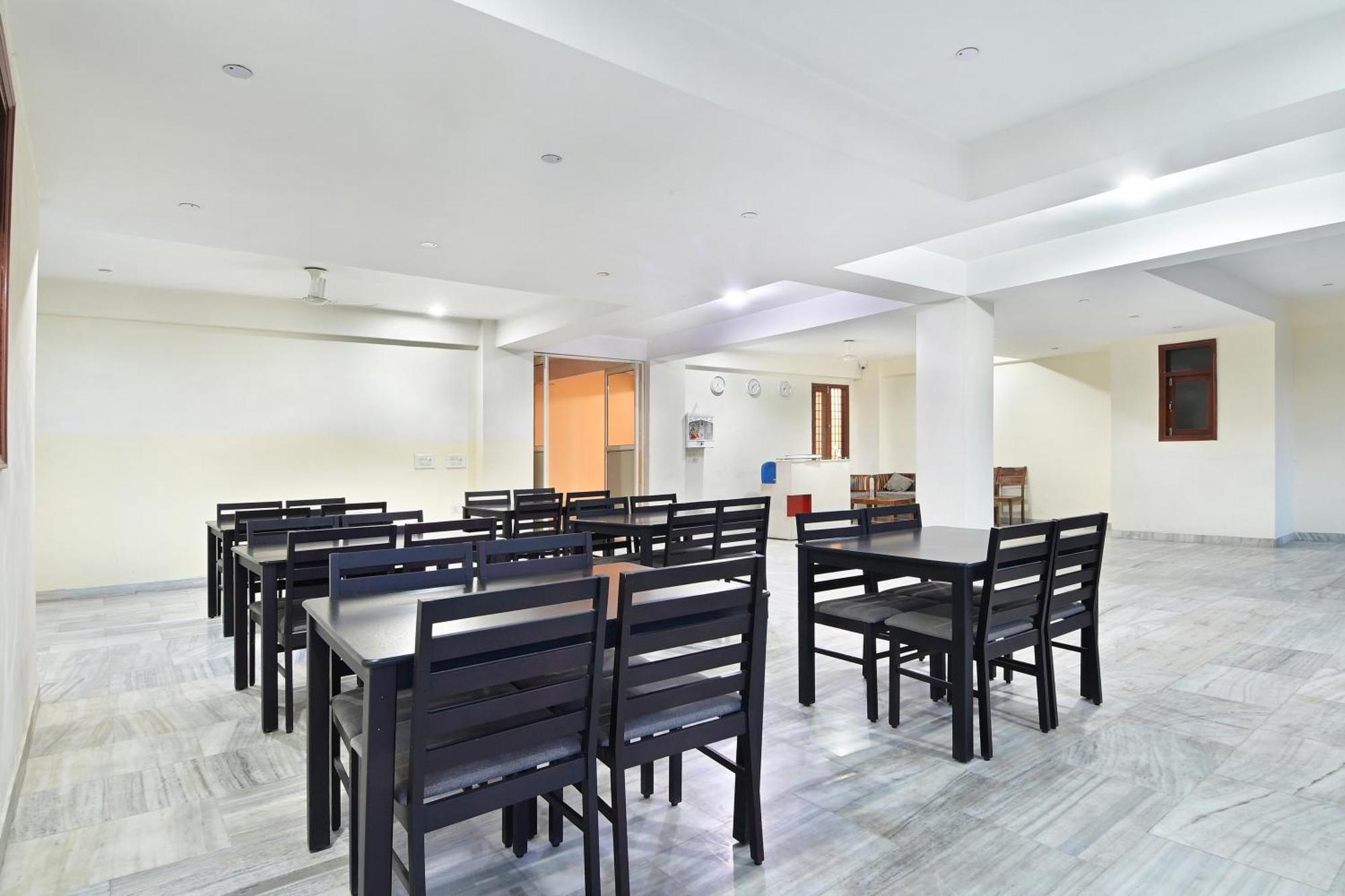 Hotel The York - Couple-Unfriendly Hotel โนอิดา ภายนอก รูปภาพ