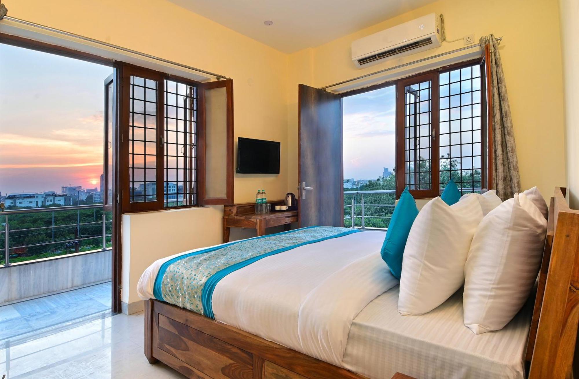 Hotel The York - Couple-Unfriendly Hotel โนอิดา ภายนอก รูปภาพ