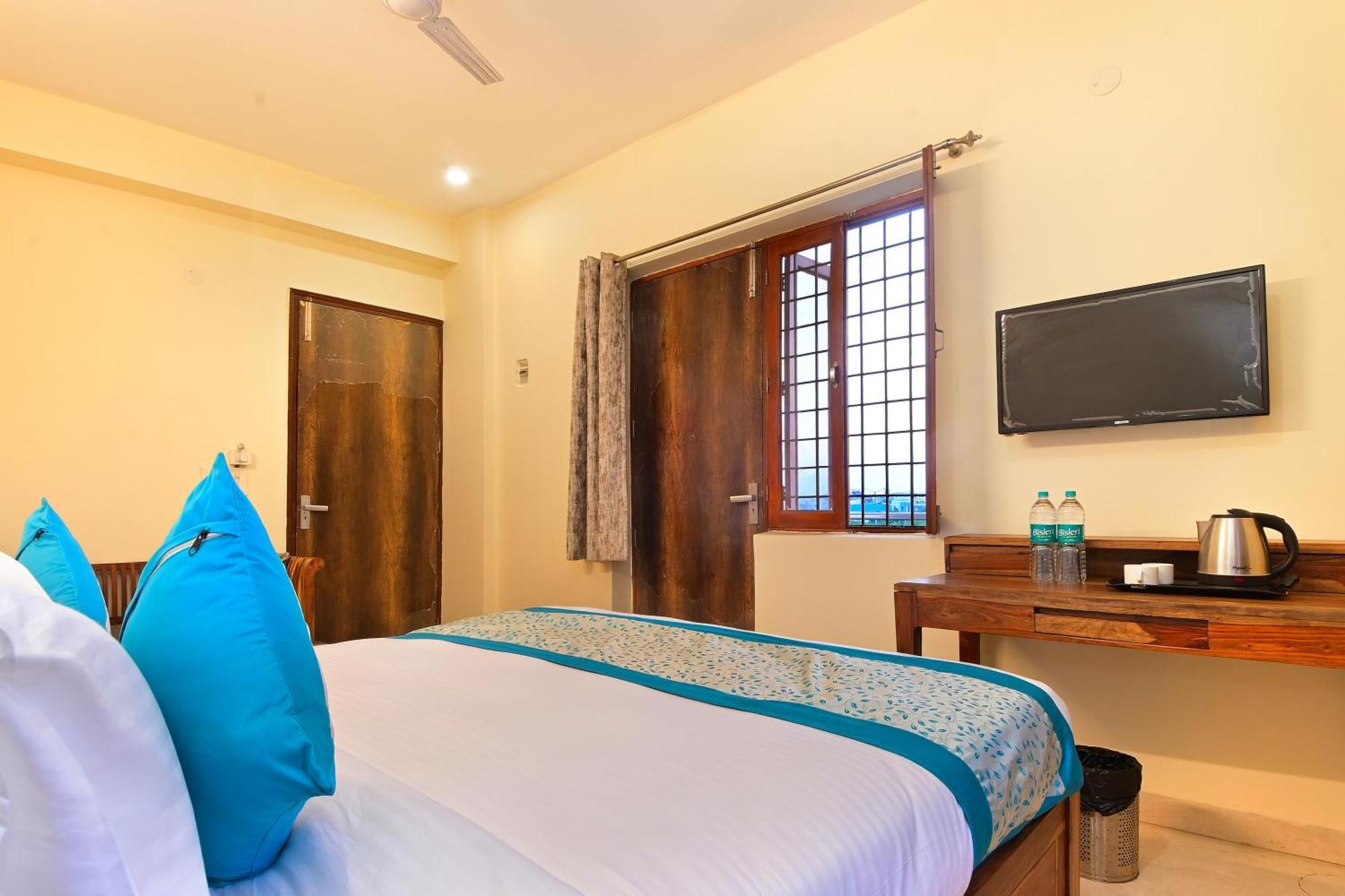 Hotel The York - Couple-Unfriendly Hotel โนอิดา ภายนอก รูปภาพ