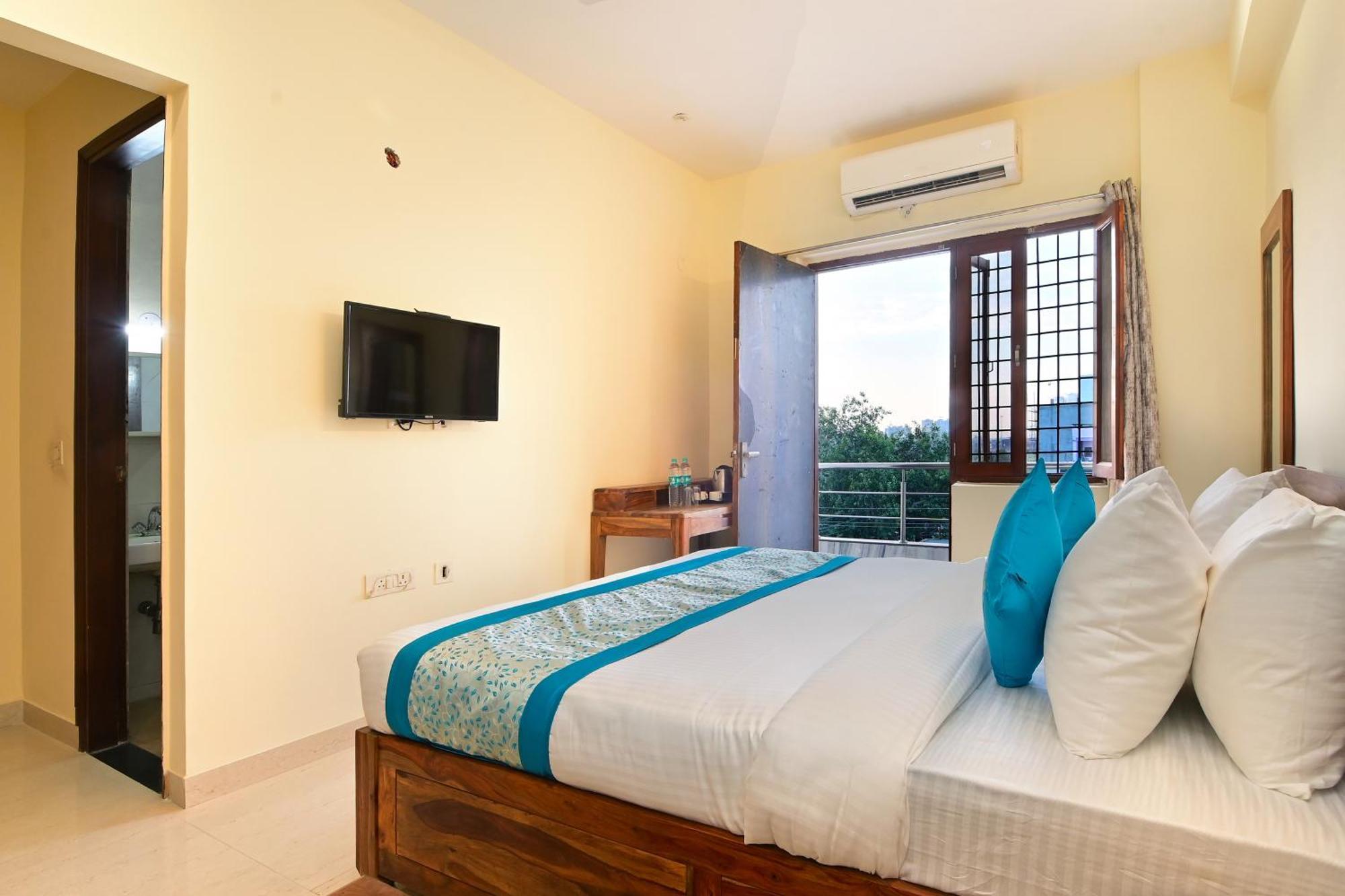 Hotel The York - Couple-Unfriendly Hotel โนอิดา ภายนอก รูปภาพ